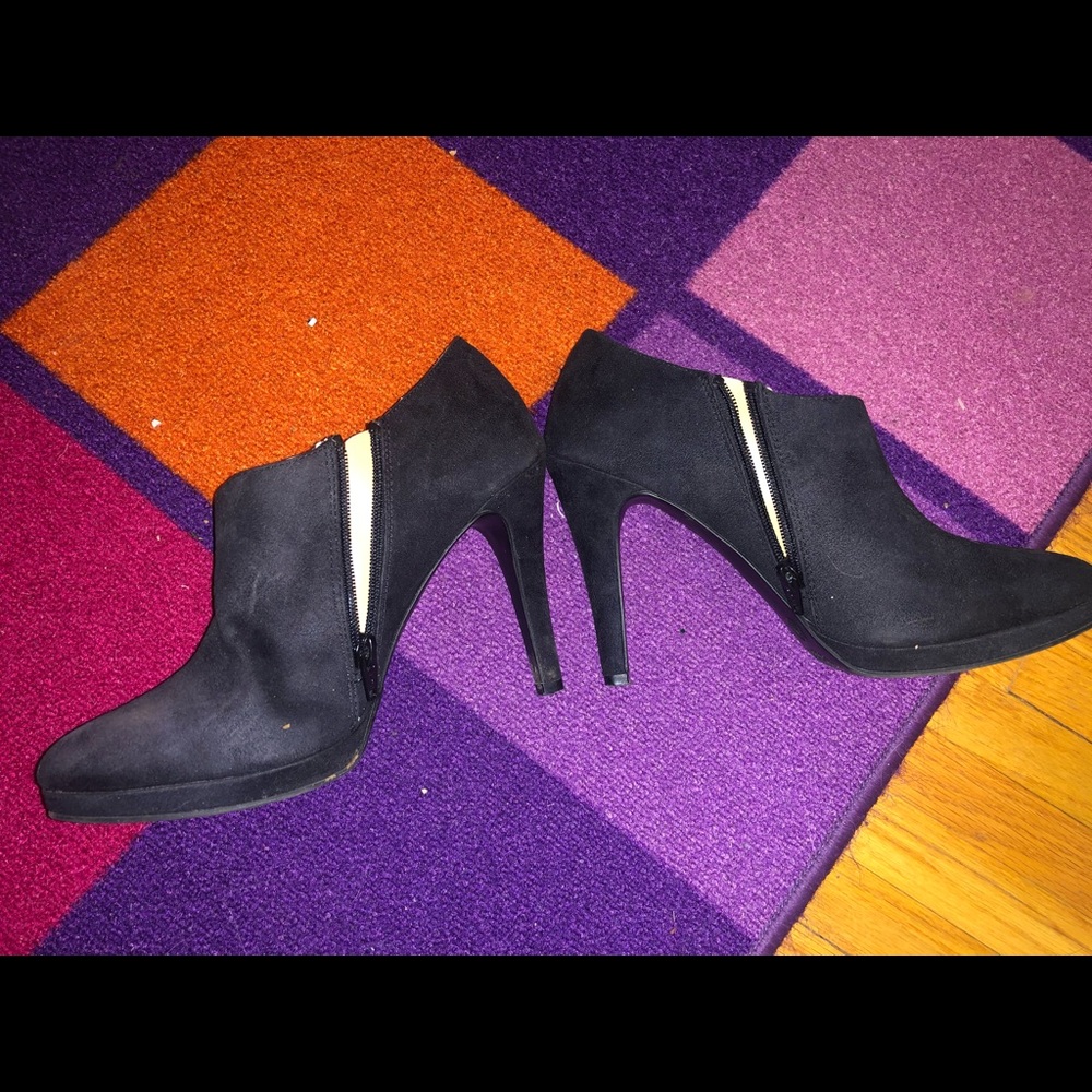 Heel booties